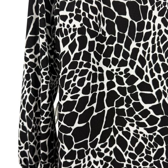 Chicos Travelers Womens Slinky Liquid Knit Animal Print Long Sleeve Top sz 1 / M - Picture 12 of 16